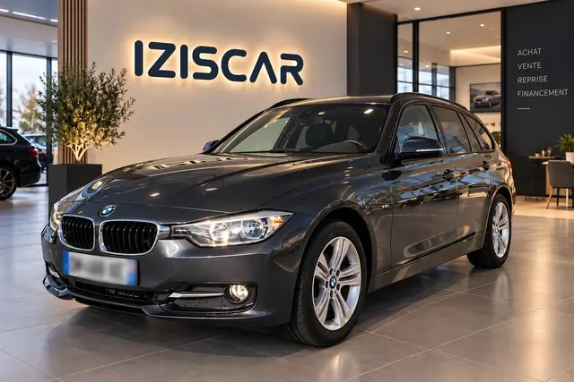 BMW Série 3 Touring sur le fond showroom Iziscar